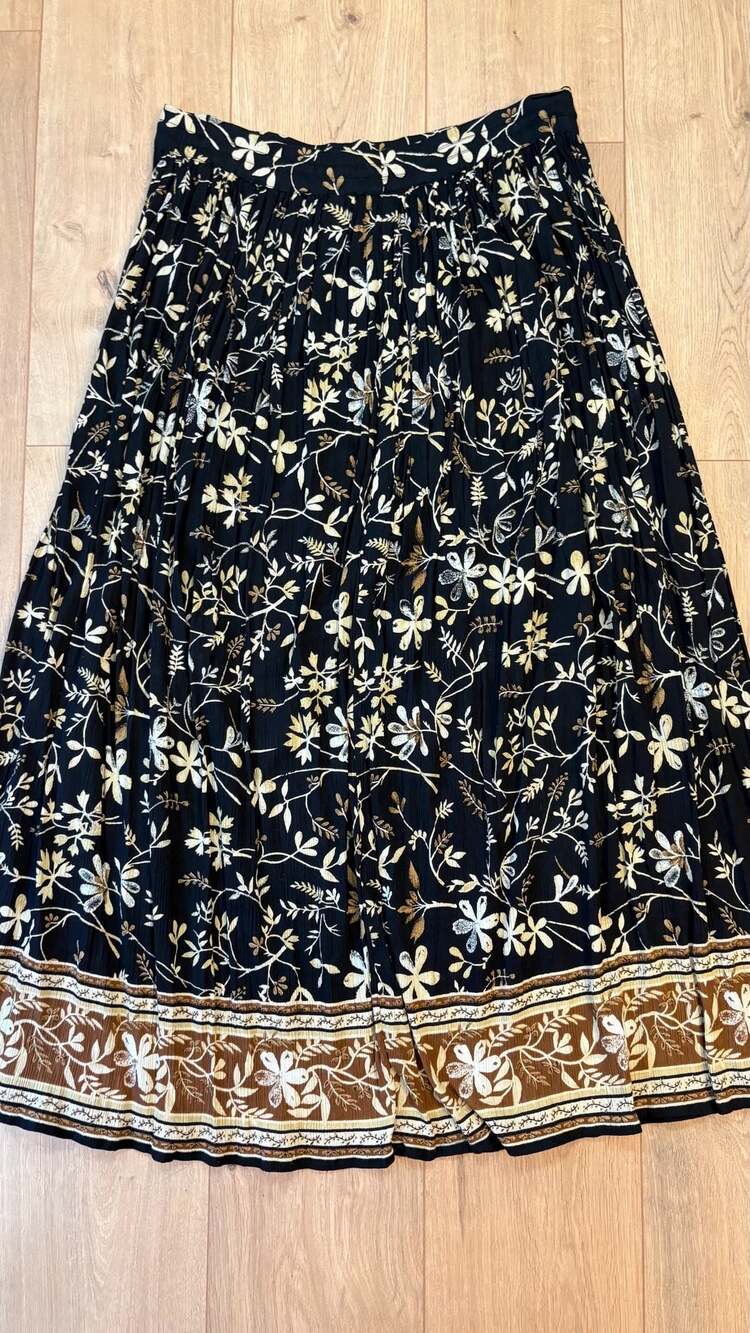 Bobbie Brooks Floral Skirt Size M 8/10 Black Border Boho Maxi